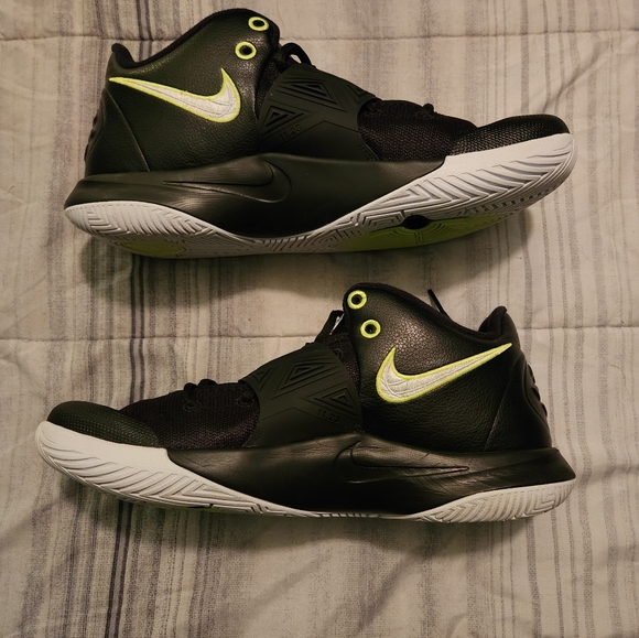 Kyrie flytrap III - Picture 3 of 6